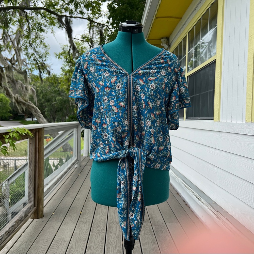 Max Studio: Blue Floral Asymmetrical Tie Front Blouse. Size Large.